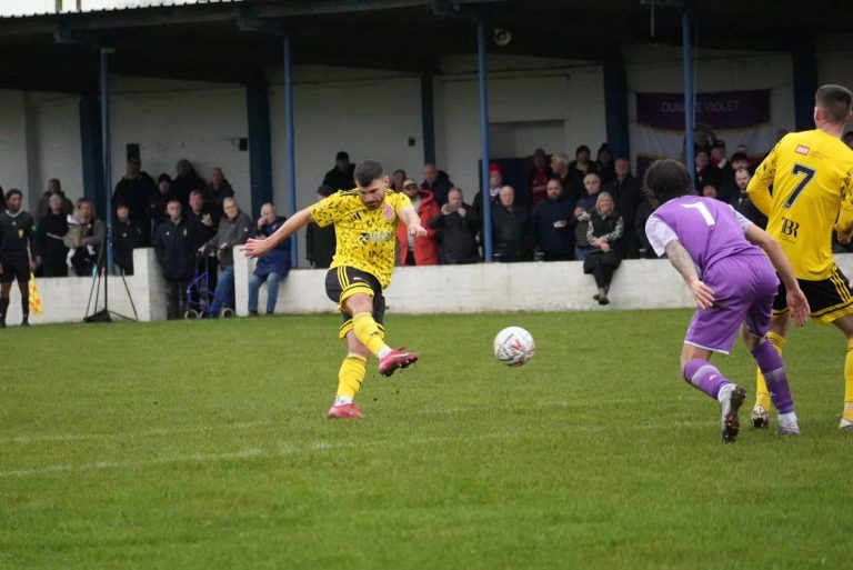 Johnstone Burgh reach quarter finals with 1-0 win over Dundee Violet